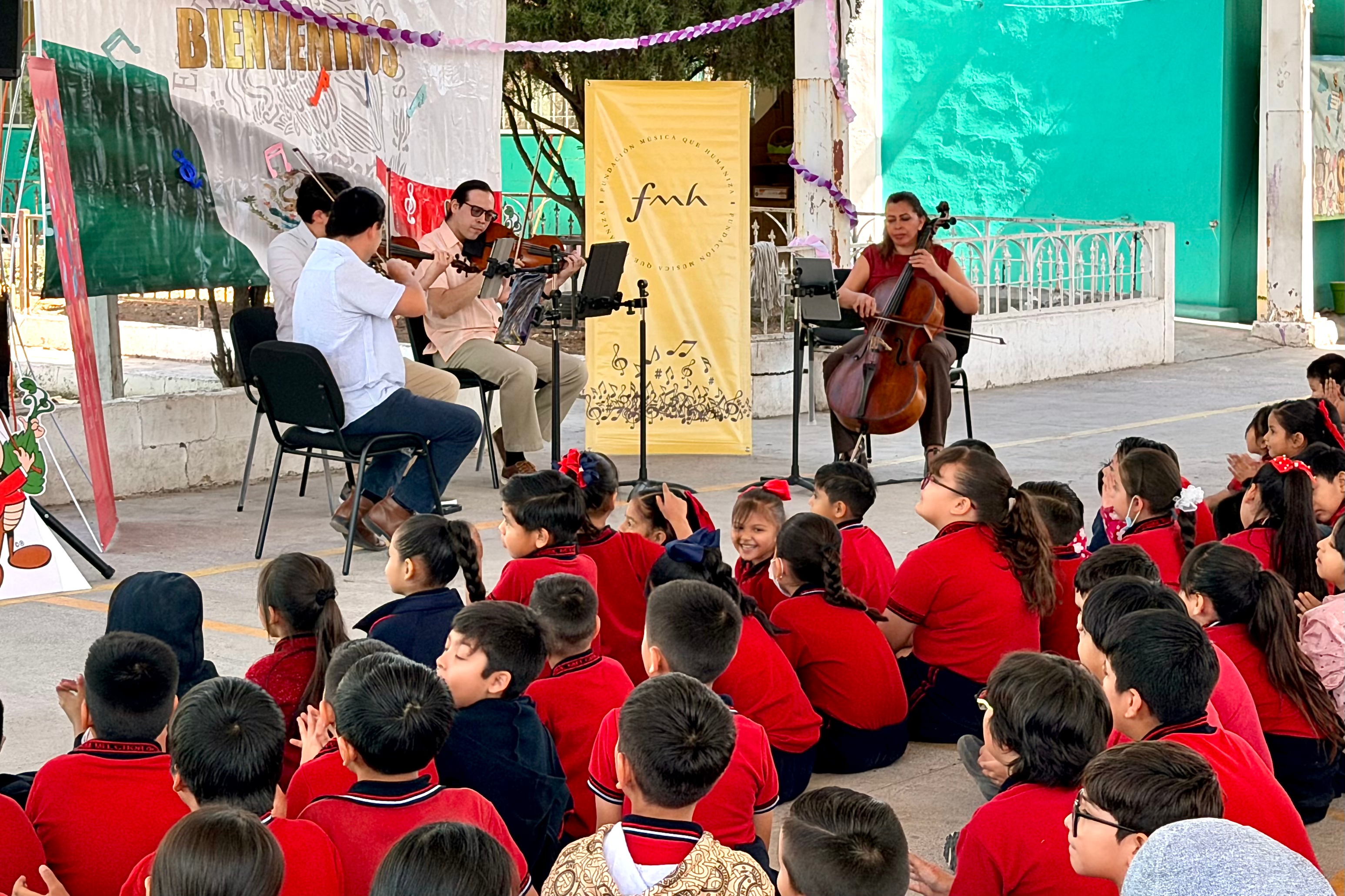 La música despierta curiosidad en la Primaria Melchor Ocampo